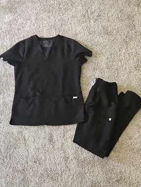 FIGS Black Scrub Set - V-Neck Top & Pants Small